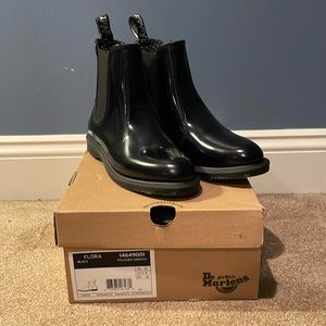 Brand New, Dr. Marten’s AirWave Women’s Black Flora Chelsea Boots Sz. 39 / 8